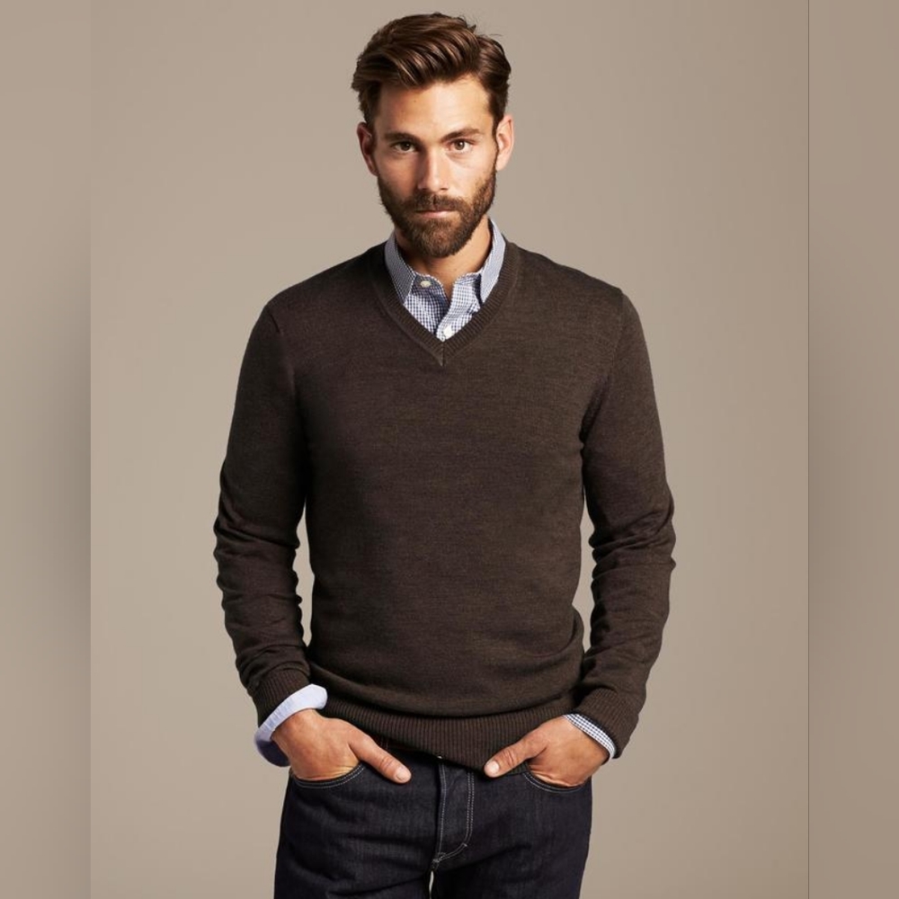 Banana Republic Chocolate Brown V-Neck Merino Wool Sweaters - Medium - EUC